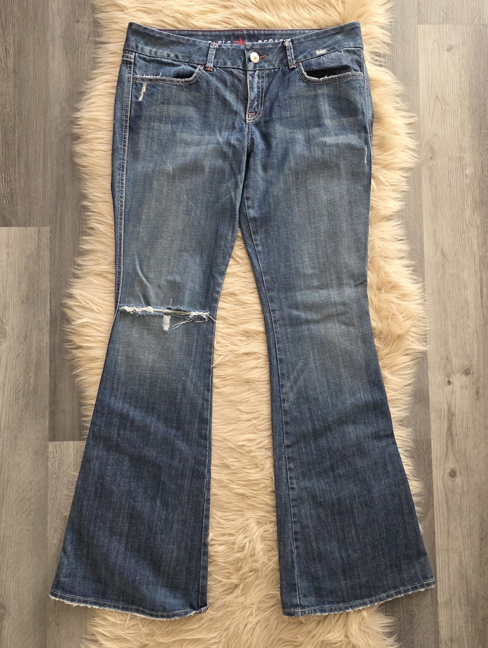 People's‎ Liberation Medium Wash Distressed Flare Leg Jeans Women's Size 31